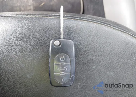 2000 Volkswagen New Beetle Gls z USA, uszkodzony, nr VIN 3VWCC21C7YM481945